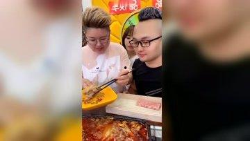 娱乐吃瓜酱一个人做饭  第2张