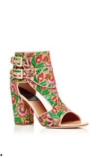 娱乐吃瓜小花鞋,揭秘明星们的时尚宠儿 第2张 娱乐吃瓜小花鞋,揭秘明星们的时尚宠儿 第2张